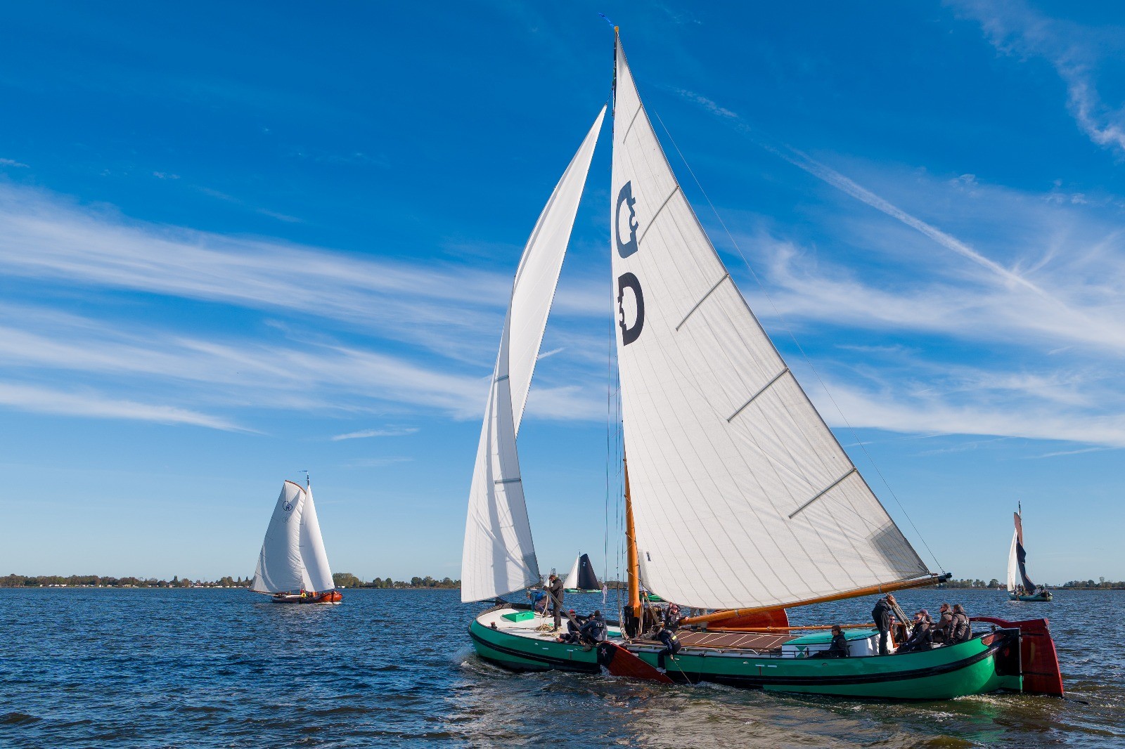Skutsje op het water3 1