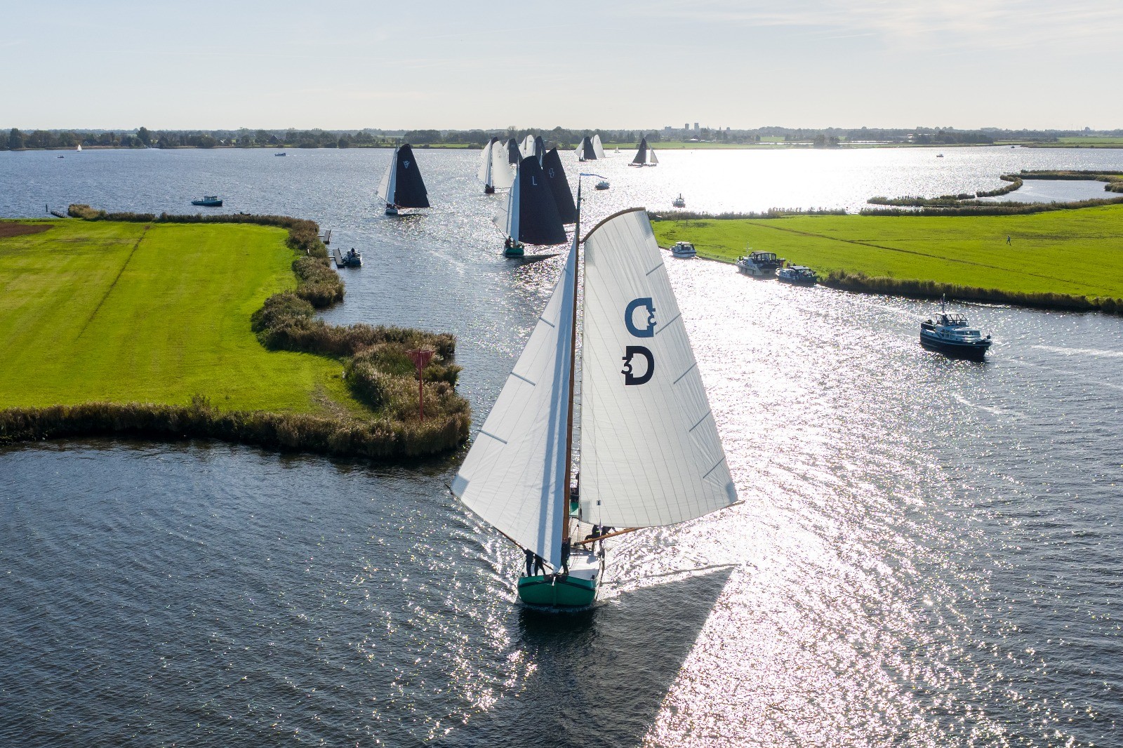 Skutsje op het water6